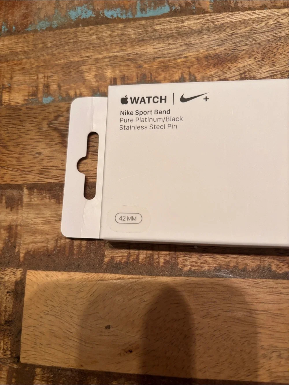 Sealed in Box Apple Nike Sports Band 42MM Platinum Color MSRP $50